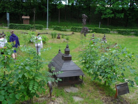 3. deň, 2. zastávka: obec Ulič- miniskanzen