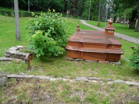 3. deň, 2. zastávka: obec Ulič- miniskanzen