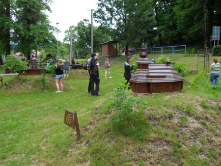 3. deň, 2. zastávka: obec Ulič- miniskanzen