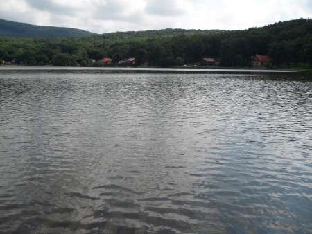 4. deň, 1. zastávka: obec Vinné- Vinianske jazero