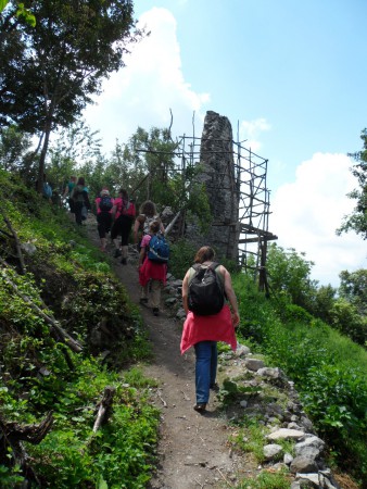 4. deň, 1. zastávka: obec Vinné- Viniansky hrad