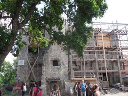 4. deň, 1. zastávka: obec Vinné- Viniansky hrad
